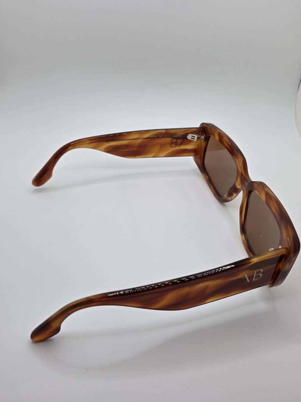 Victoria Beckham Tortoiseshell Brown Rectangular Sunglasses - Picture 7 of 9